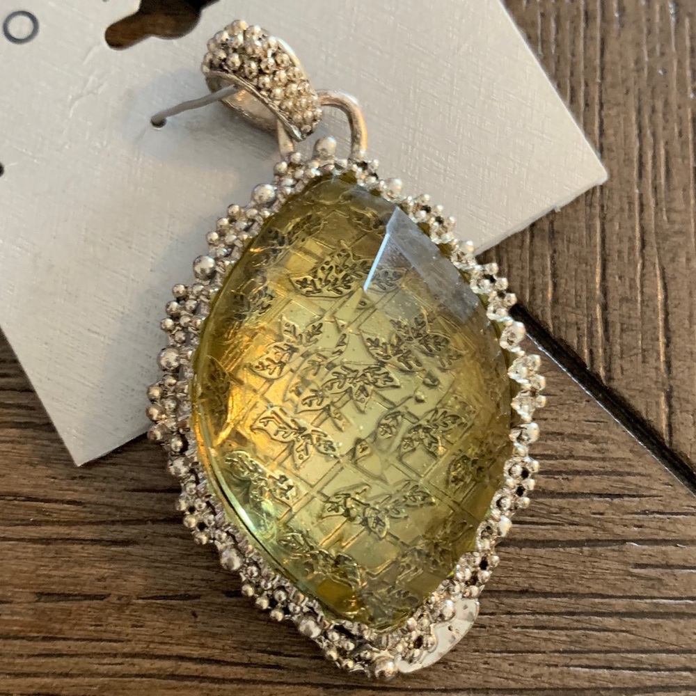 RMN Leave Pendant (NWOT)